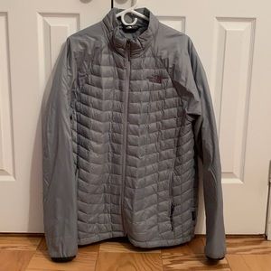North Face grey puffer jacket, size Large/tall